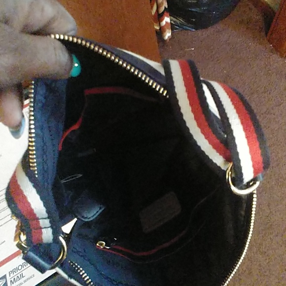 Cross body bag - Picture 3 of 5